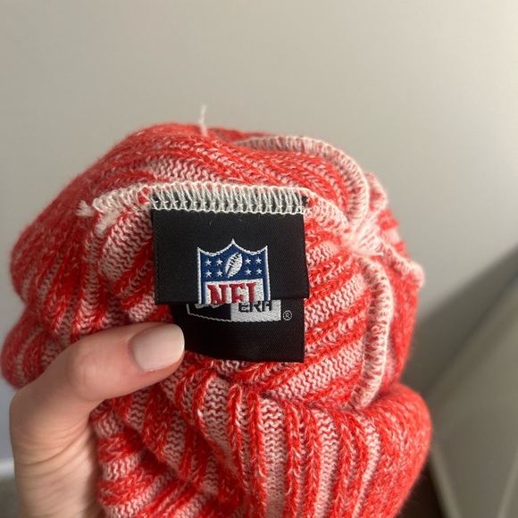 Kansas City Chiefs New Era NFL Cold Weather Knit Beanie with Pompom Unisex OSFM - Picture 5 of 5